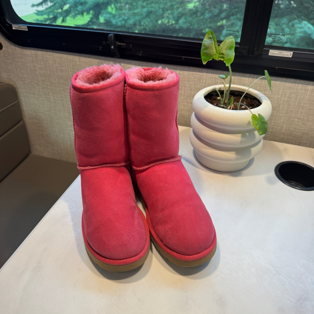 Ugg Pink (Berry) Winter Boots Classic Short